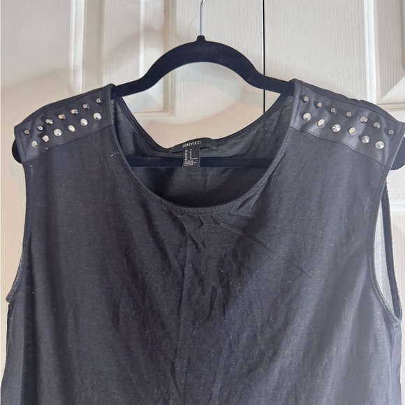 Women’s Black Sleeveless Studded Shear Hem Top Size Medium - Picture 3 of 9